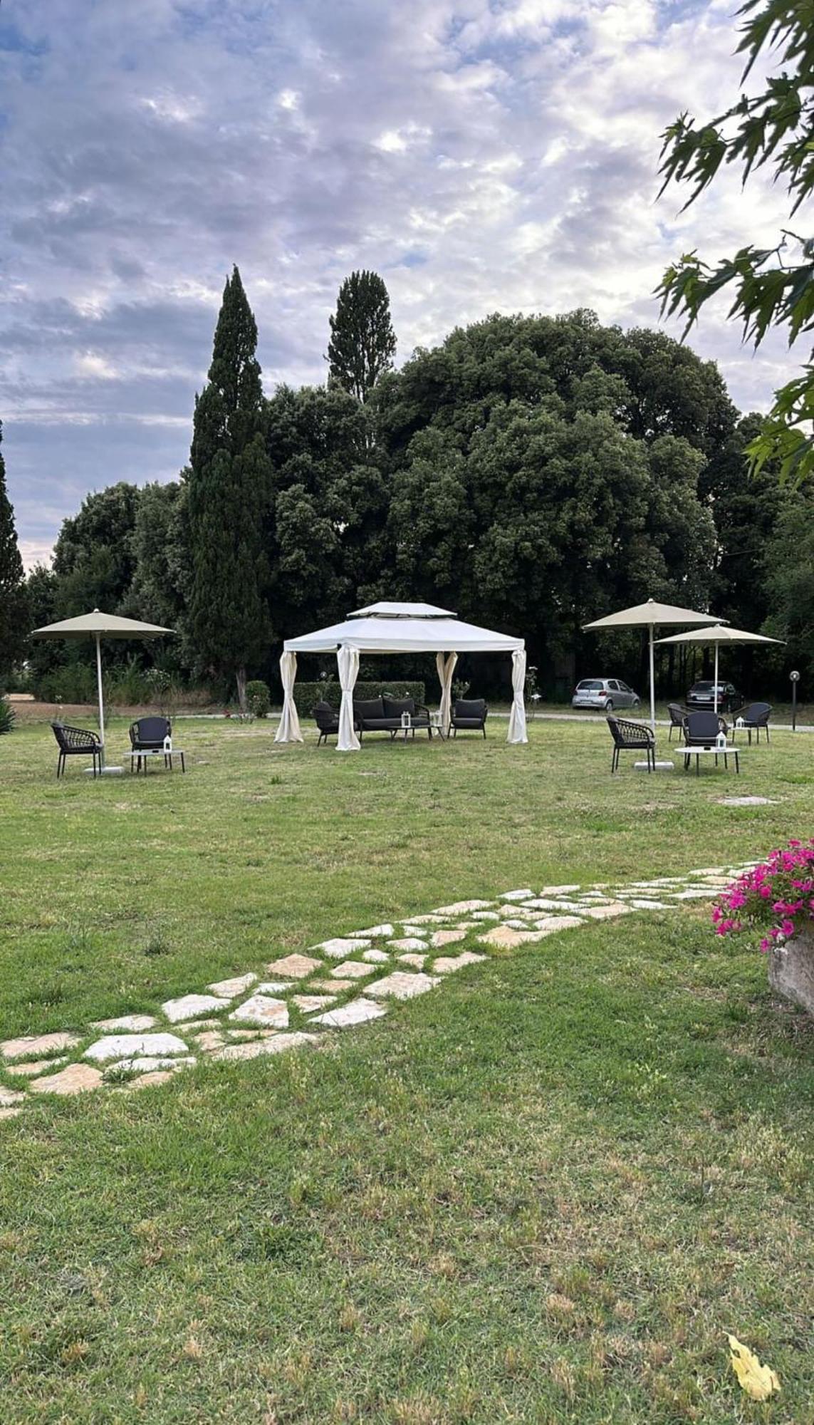 La Vecchia Cantina Guzzardi Lari Extérieur photo