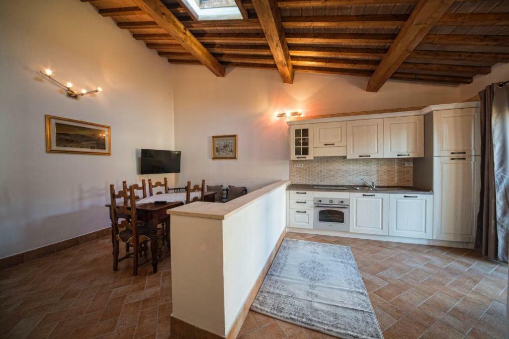 La Vecchia Cantina Guzzardi Lari Extérieur photo